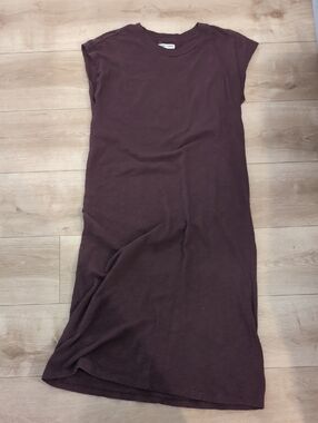 Richer Poorer Maroon Short-Sleeve Midi Dress